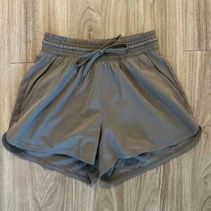 Abercrombie & Fitch YPB motionTEK High Rise Lined Short